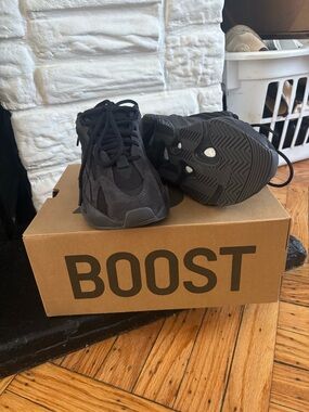 Yeezy Boost 700 V2 Black Trainers